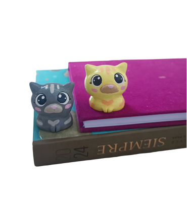 Figuras decorativas pareja gatitos enamorados, 2pz ideal para decorar escritorio