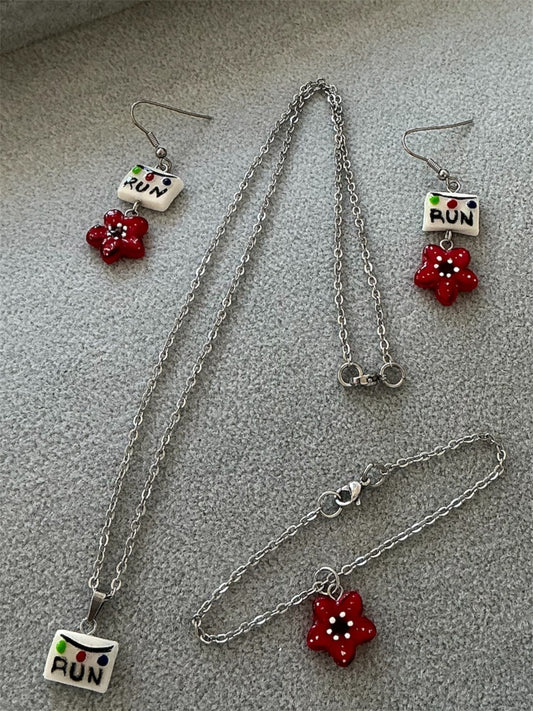 Collar, aretes y pulsera Stranger Things, set joyería acero inoxidable con dijes temáticos 3pz