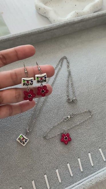 Collar, aretes y pulsera Stranger Things, set joyería acero inoxidable con dijes temáticos 3pz